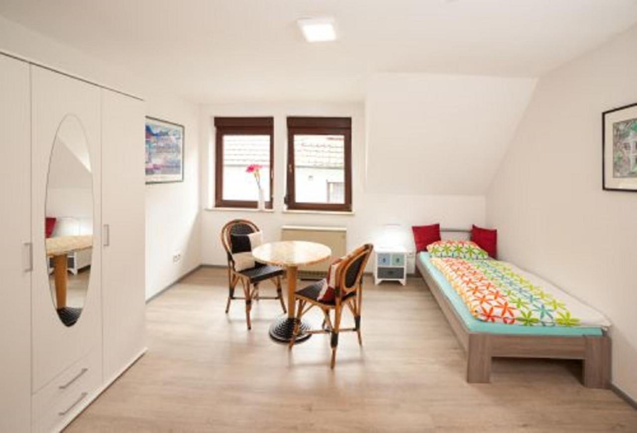 Einzelzimmer mit Gemeinschaftsbad