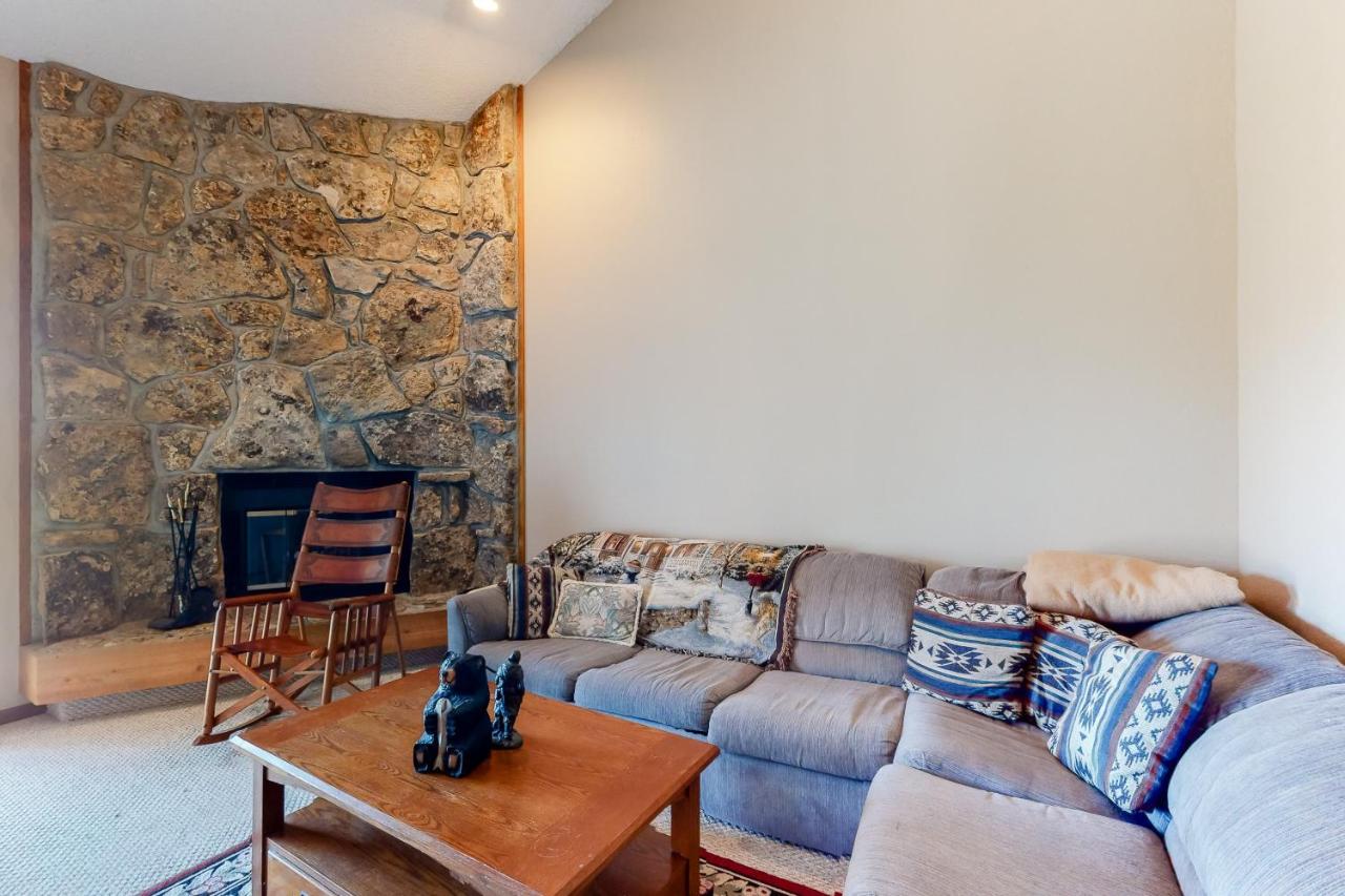 Granby Condo with Views - Ferienwohnung Granby
