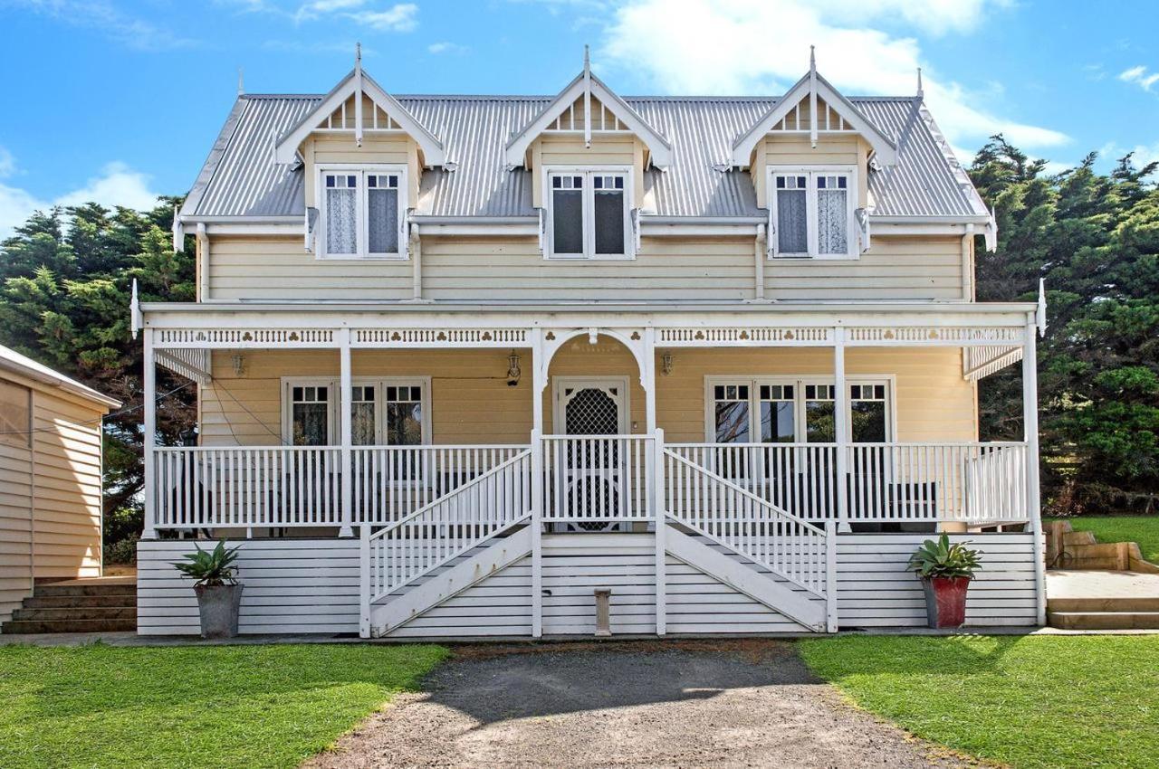 Dunes - Elegant Beach Villa with huge heated swim spa - Bed and Breakfast