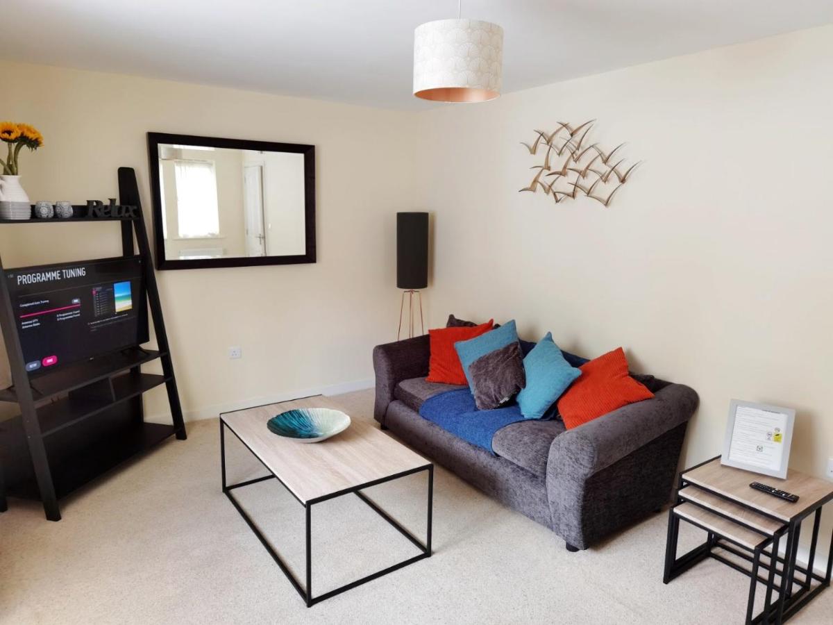 B&B Southampton - Lakeside: Argosy 3bed house 2bath parking M27 J5 Southampton Airport sleeps 6 - Bed and Breakfast Southampton