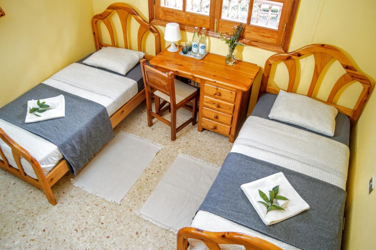 Standard Twin Room with Shared Bathroom