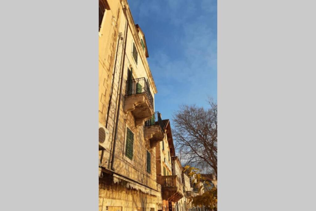 Central sea view apartment - B&B