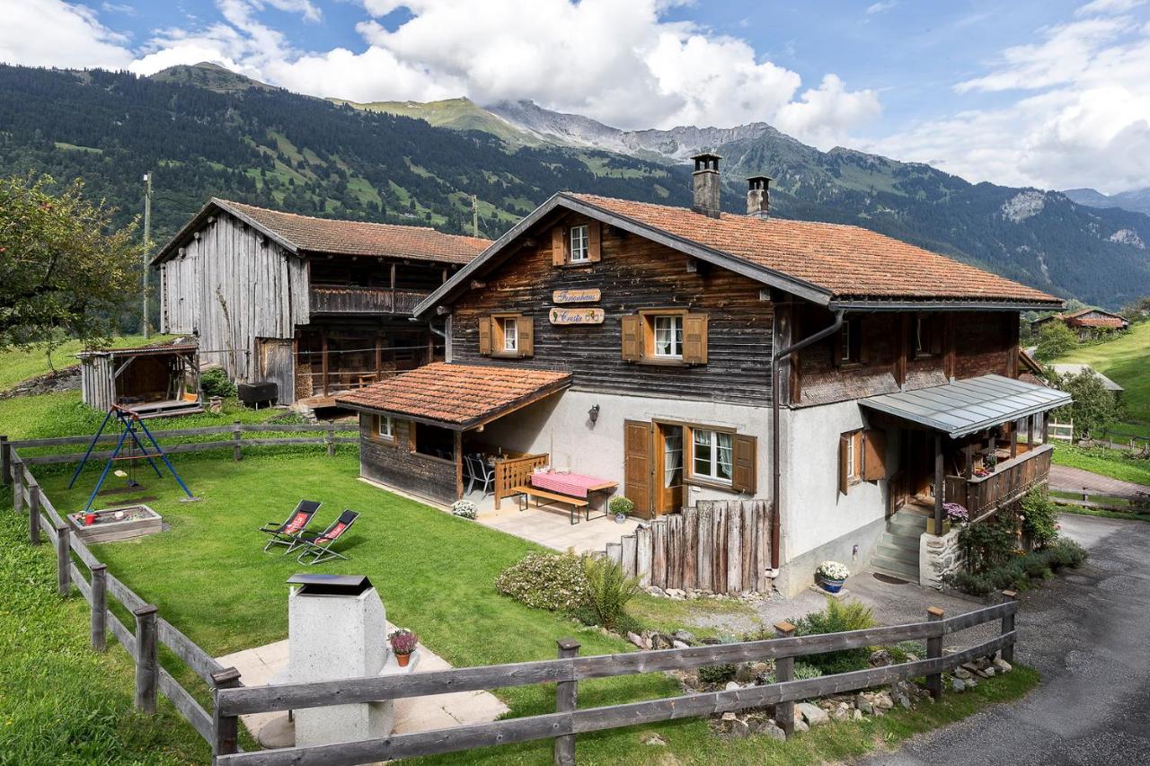 Cresta - 9,5-Zimmerhaus für 19 - 20 Personen, 270m2 - Chambres d’hôtes Conters