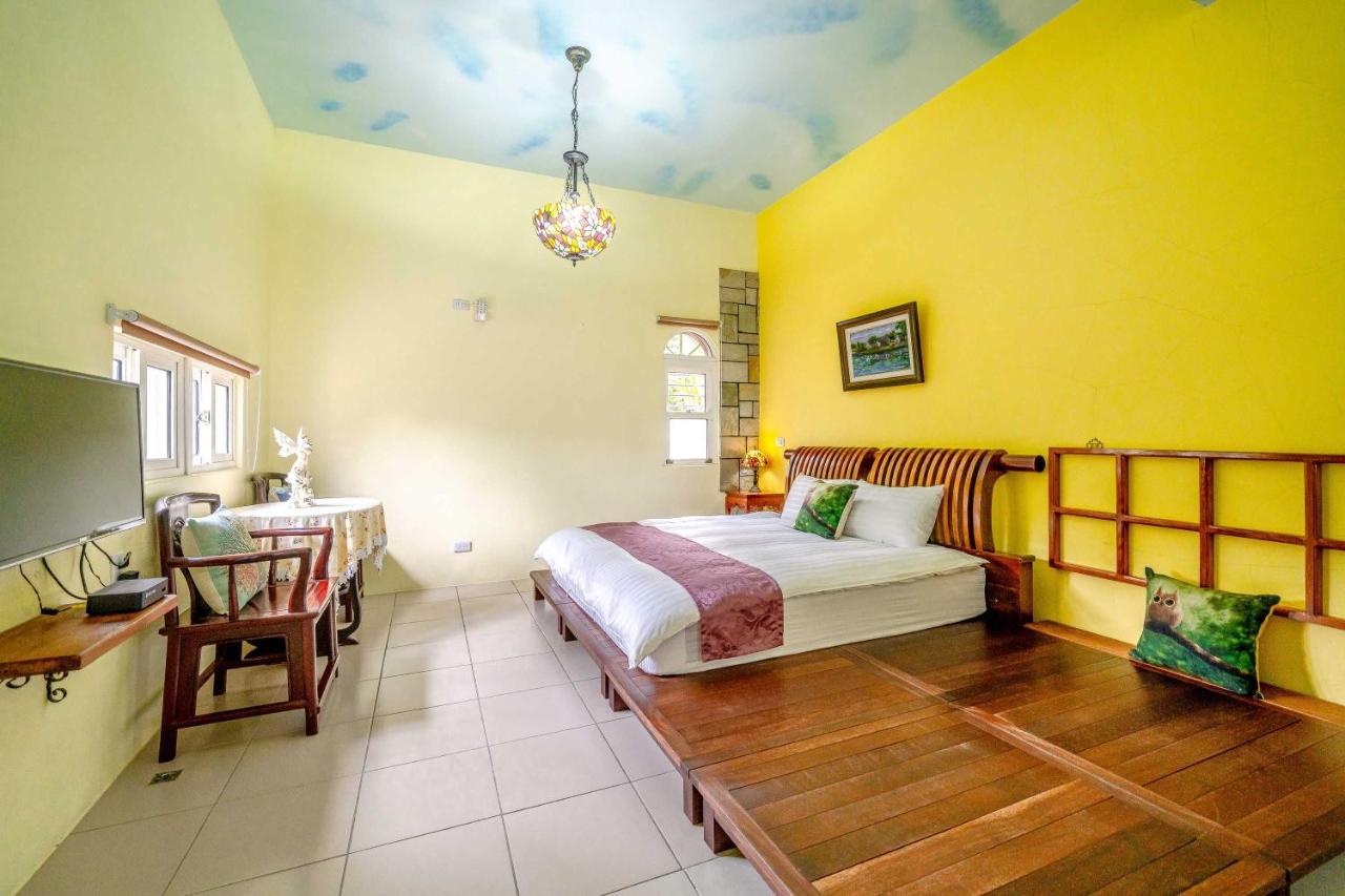 Habitación con cama grande