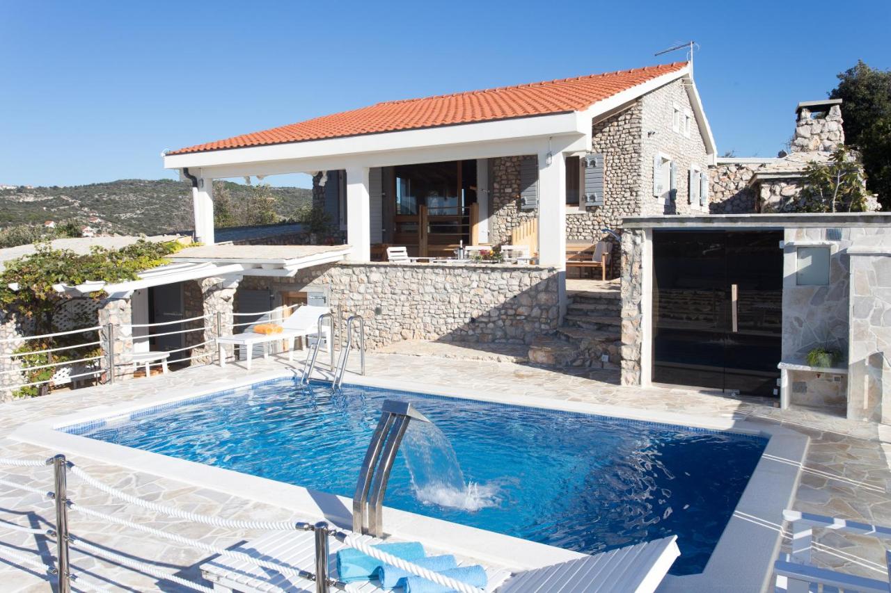 Villa, Stone House with swimming pool & Sauna, Beach, Sevid - Chambres d’hôtes Sevid