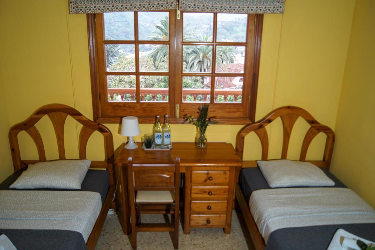 Standard Twin Room with Shared Bathroom