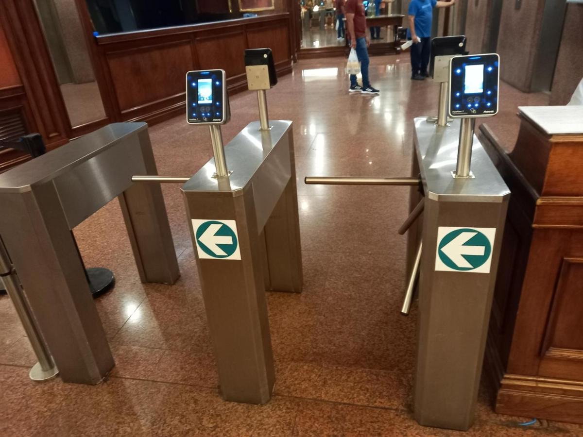 Tango Pop Junto al Obelisco en 820 Avenida Corrientes - B&B Buenos Aires