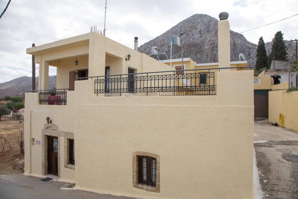 Fabrica Residence - Traditional Cretan Stone House - B&B Fournofárangon