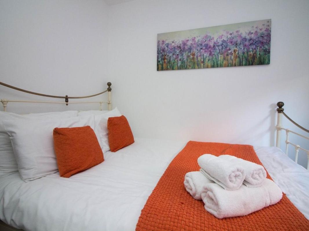 Beddoe Apartments Premier Lodge Eastleigh near Winchester and Southampton - B&B