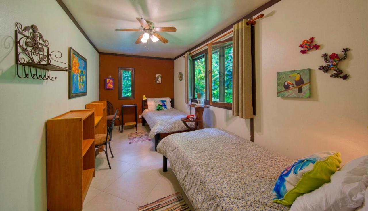 Camera Doppia con Letti Singoli con Bagno