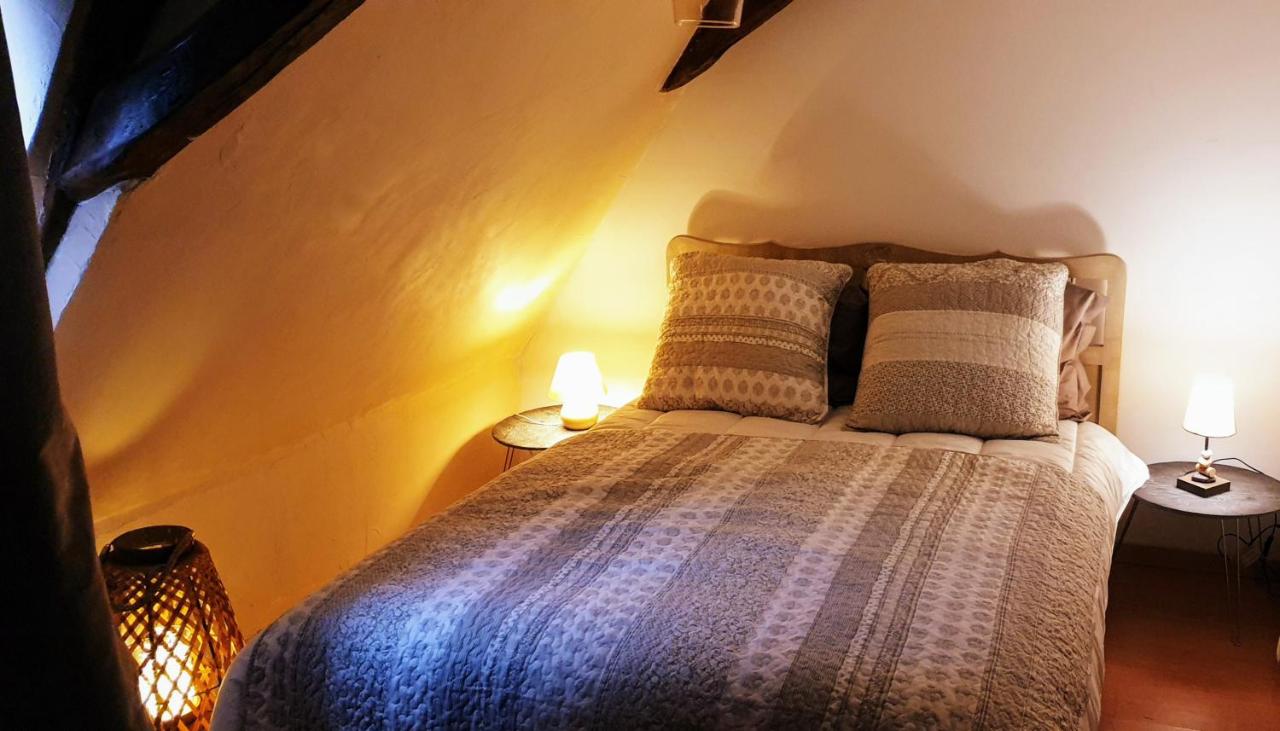 Double Room with Shared Shower and Toilet