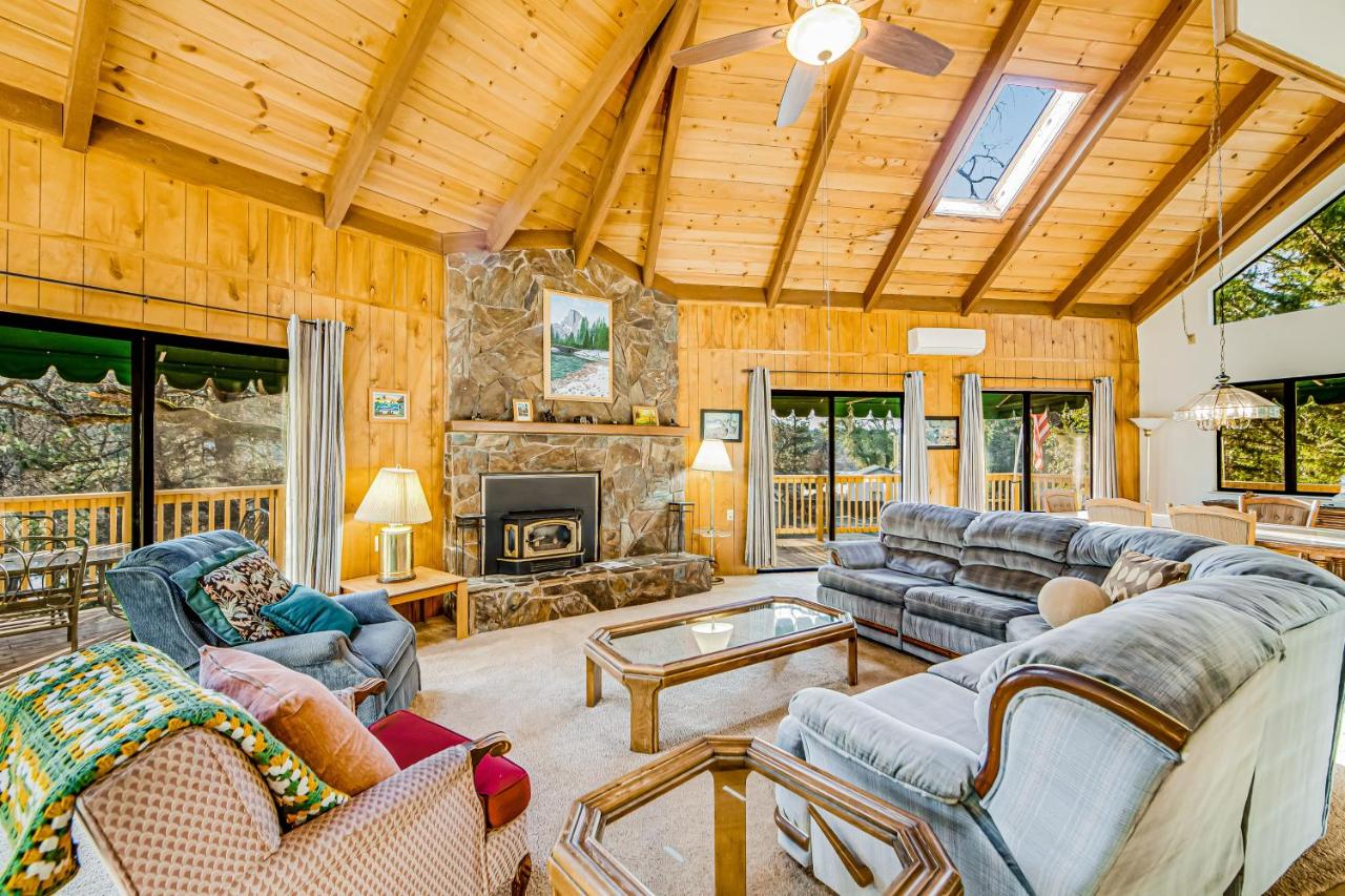 Luring Lakefront Landing - B&B