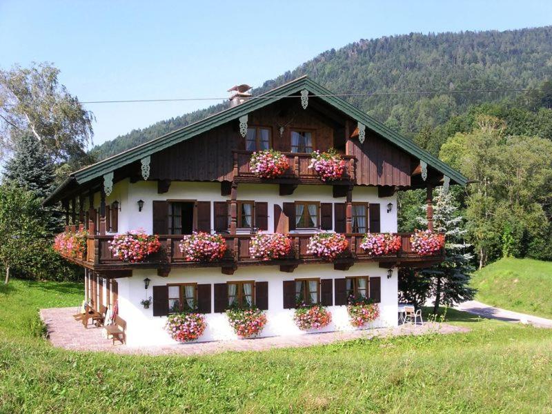 Ferienwohnungen Reiter inkl. Chiemgaukarte - B&B Ruhpolding