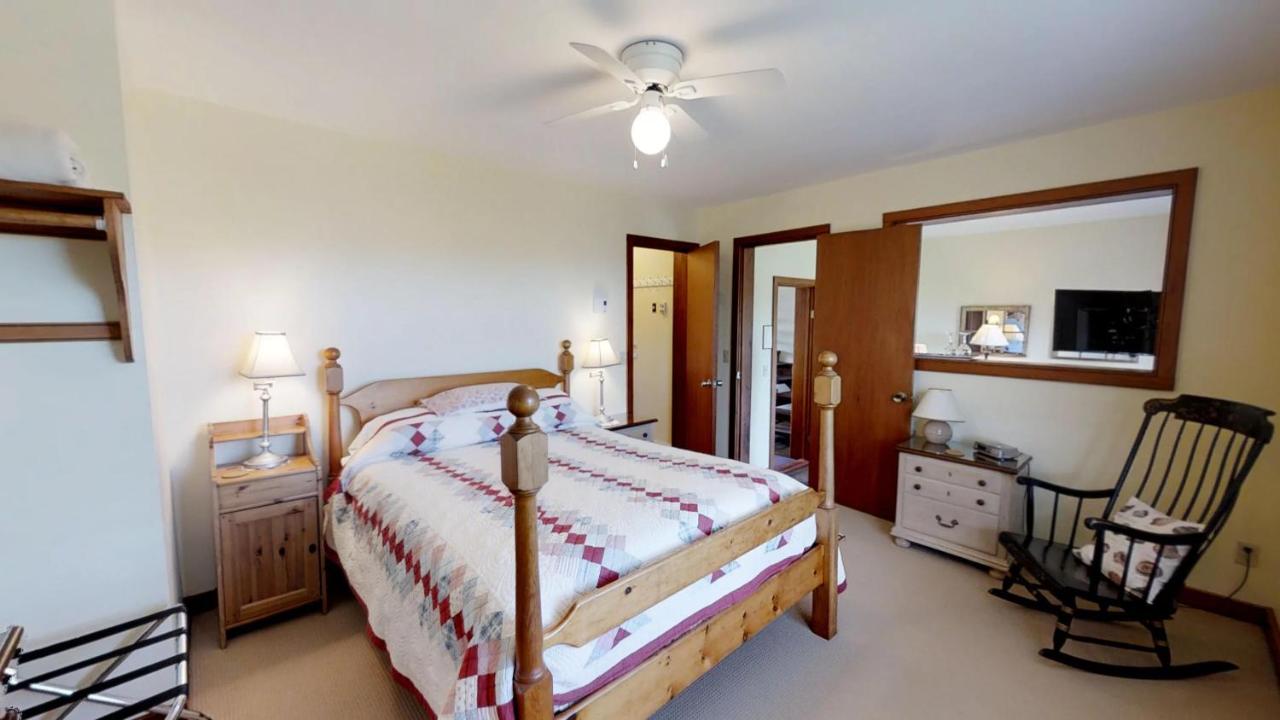 Deluxe Queen Room with Balcony and Sea View