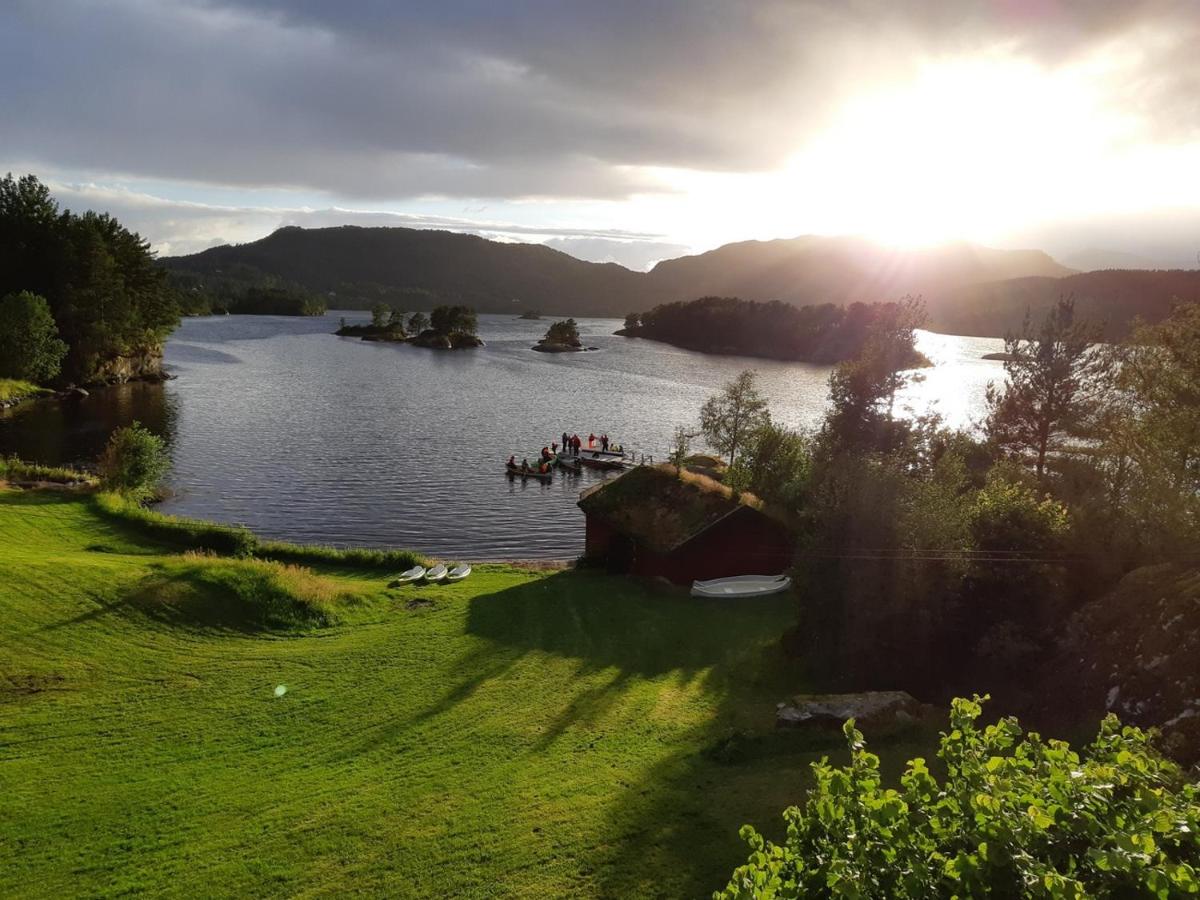 B&B Eikefjord - Teigen Leirstad, feriehus og hytter - Bed and Breakfast Eikefjord