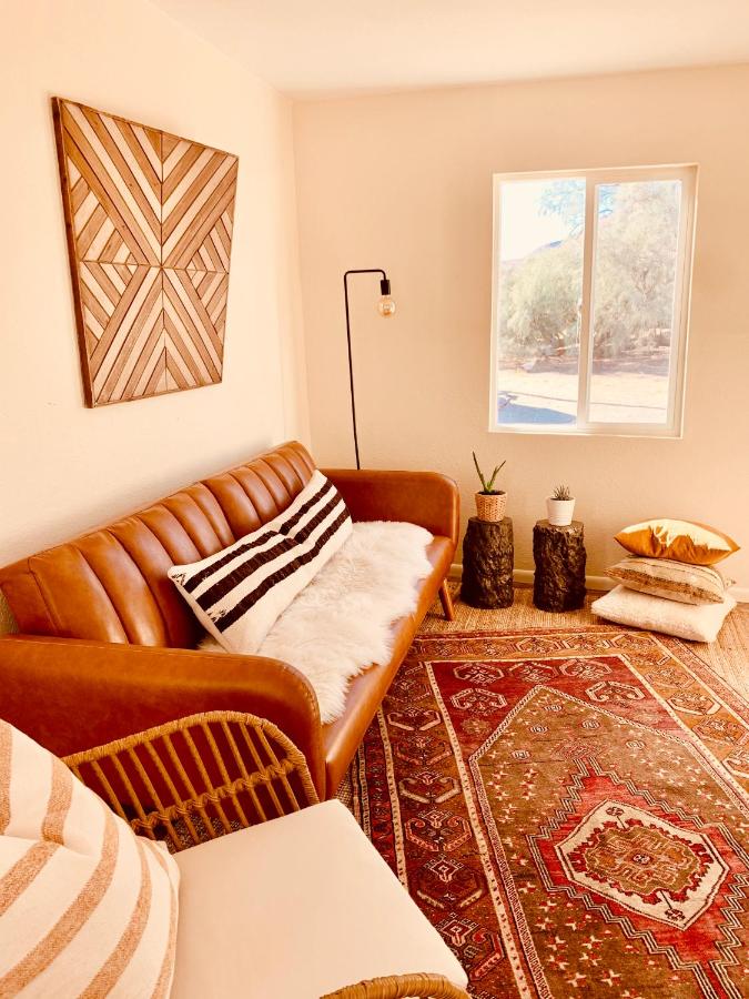 B&B Joshua Tree - Casa Agave: Comfy Joshua Tree Cottage With Free Breakfast Bar - Bed and Breakfast Joshua Tree