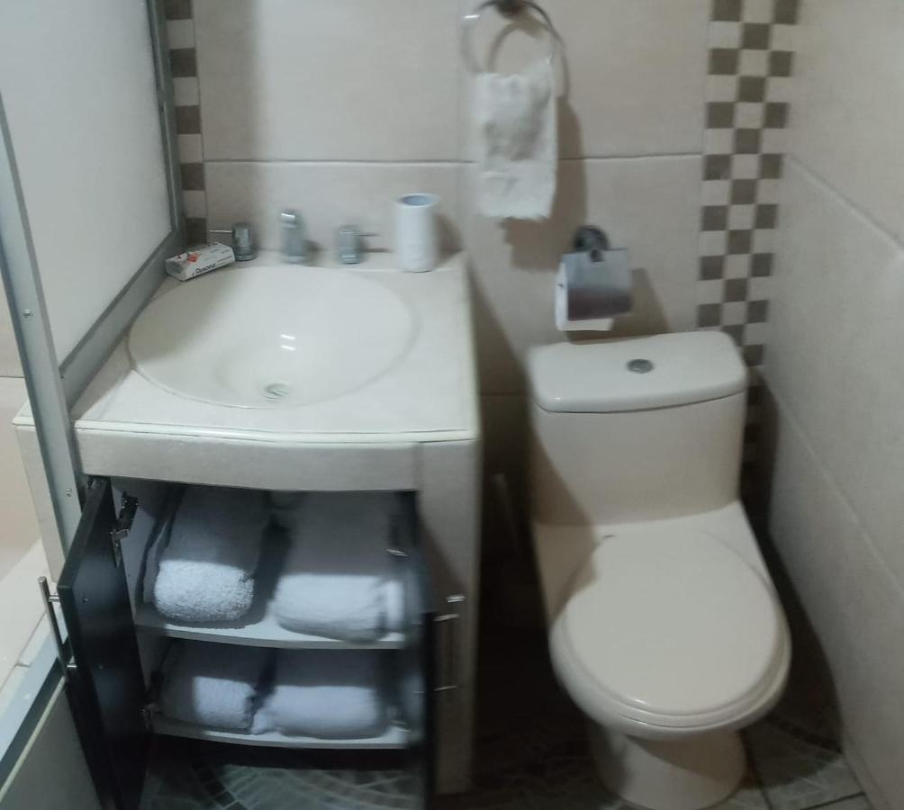 A un minuto del aeropuerto Siéntase como en casa - B&B