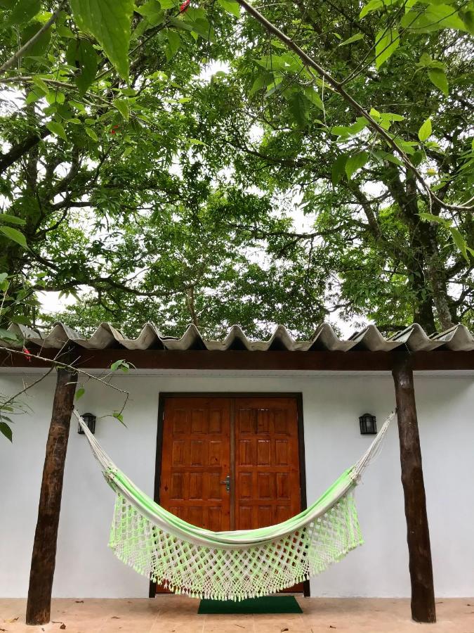 Casa à beira do rio Jaguareguava na Mata Atlântica em Bertioga SP - B&B Bertioga