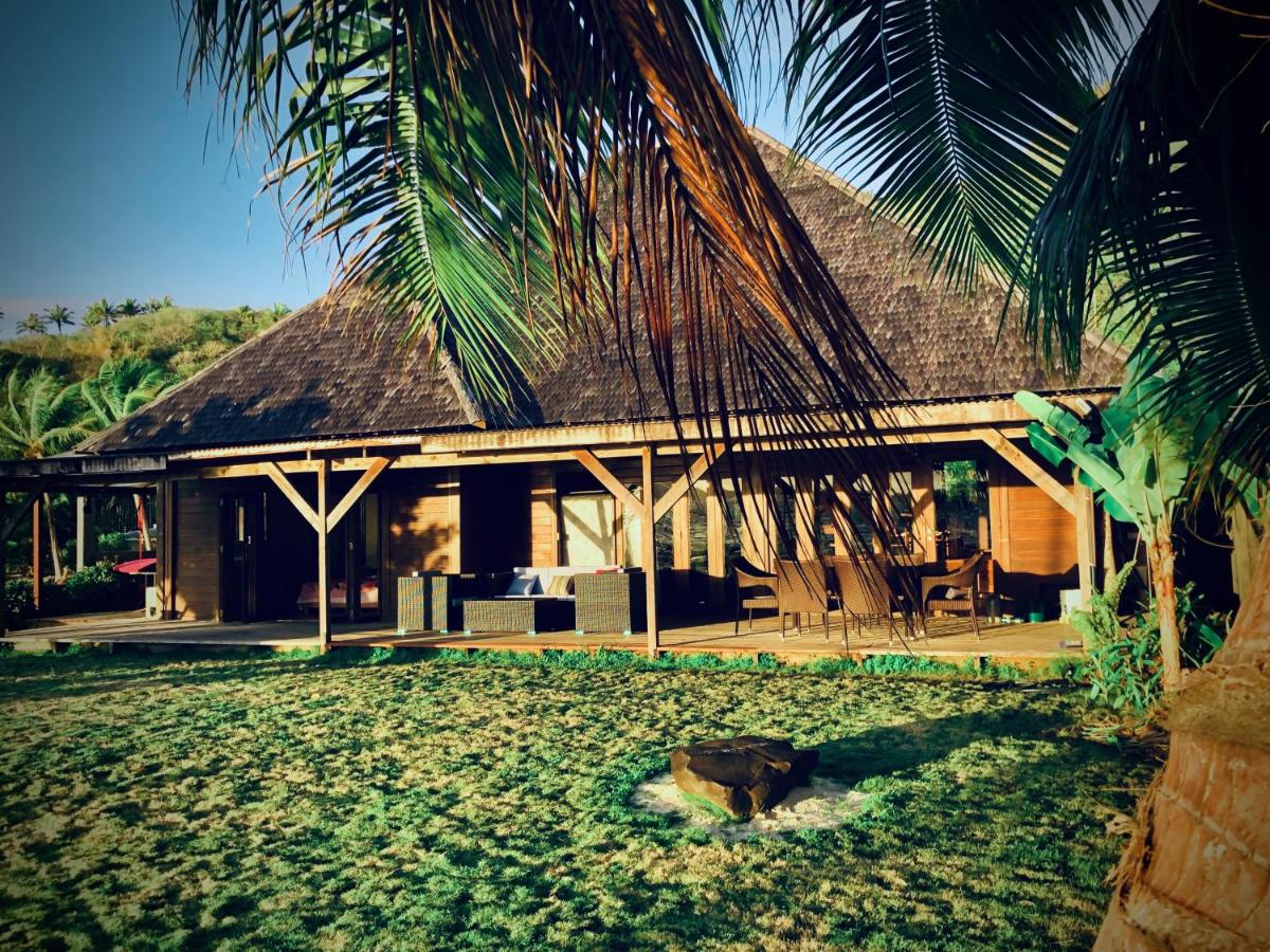 Bora Bora waterfront sunrise villa - B&B Paripari