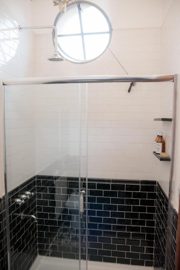 Camera Tripla Superior