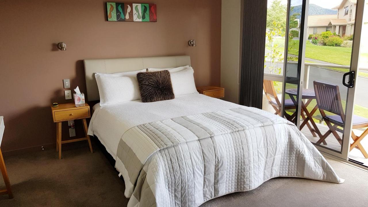 Kamer met Queensize Bed en Balkon