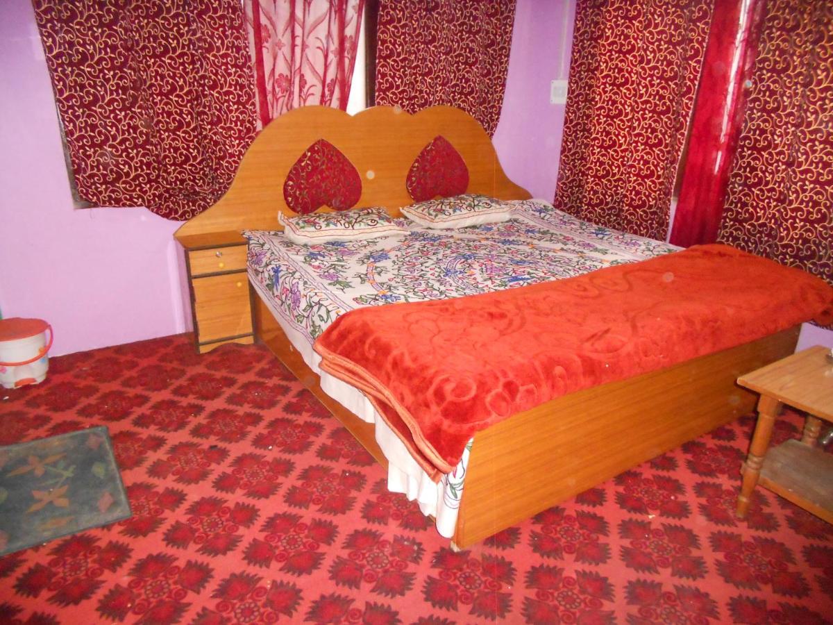 B&B Srinagar - Alamdar guest house - Bed and Breakfast Srinagar