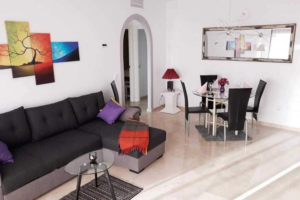 Beautiful apartment in Duquesa suites and gardens in La Duquesa
