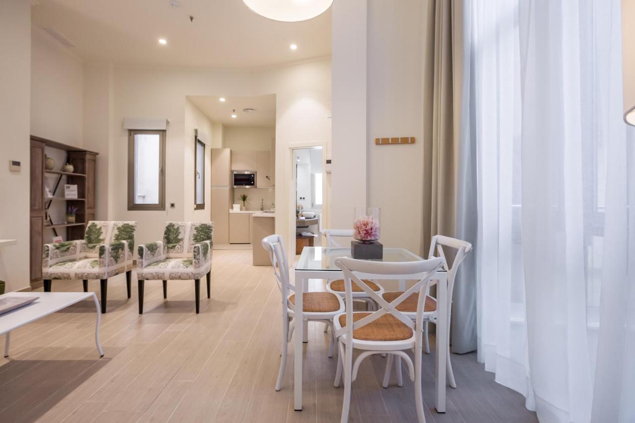 One-Bedroom Deluxe Apartment