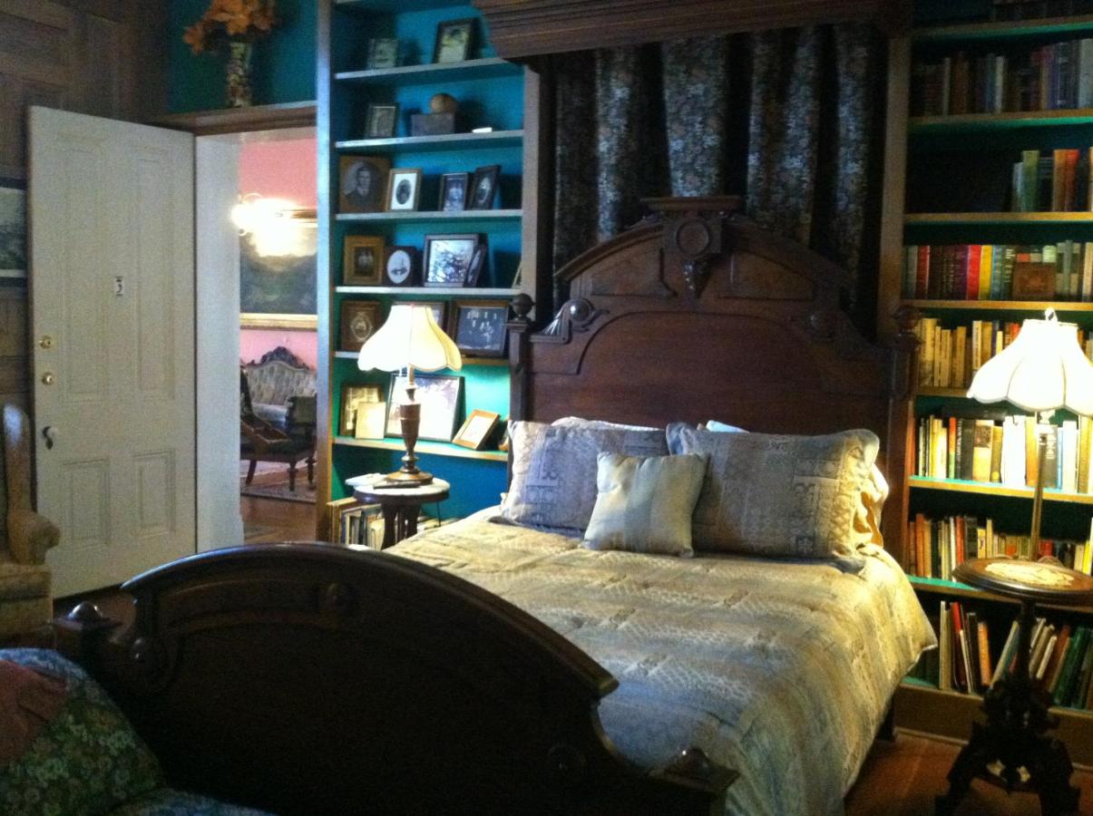 Standard Queen Room