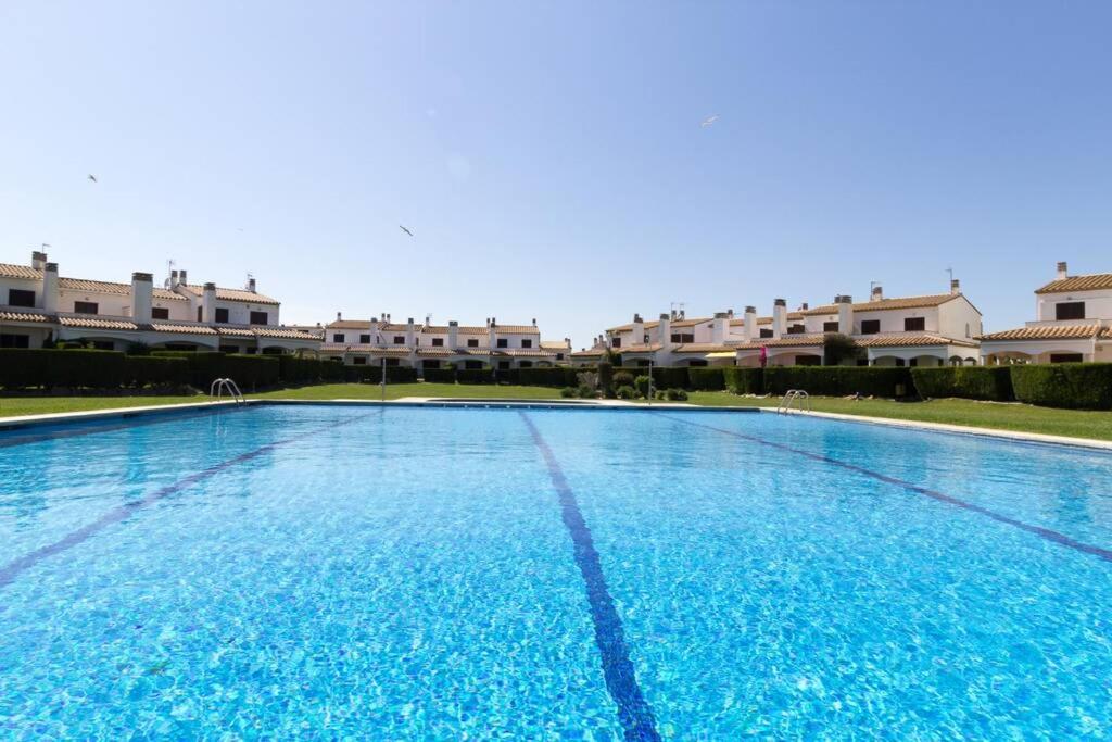 Sistachrentals Casa La Pletera 374 con jardin privado y piscina comunitaria - Chambres d'hôtes l'Estartit