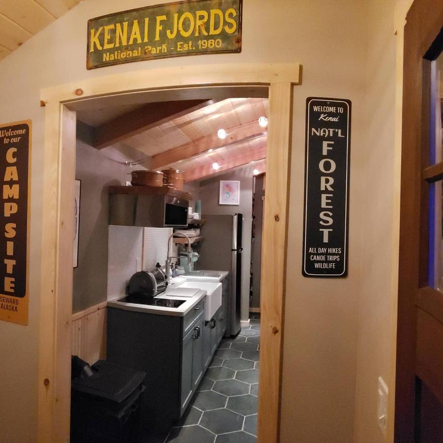 Entire Tiny Home close to cruise ship terminal Alaska Railroad and downtown Seward - Chambres d’hôtes Seward