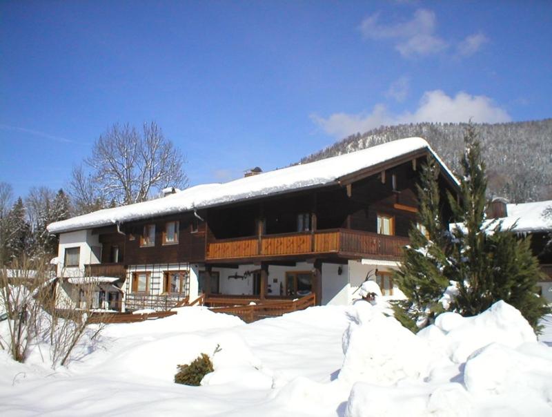 Gästehaus Berger inkl. Chiemgaukarte - B&B Ruhpolding