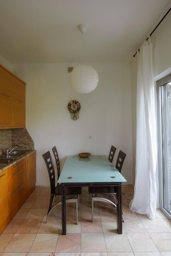 Apartment with Pool View 