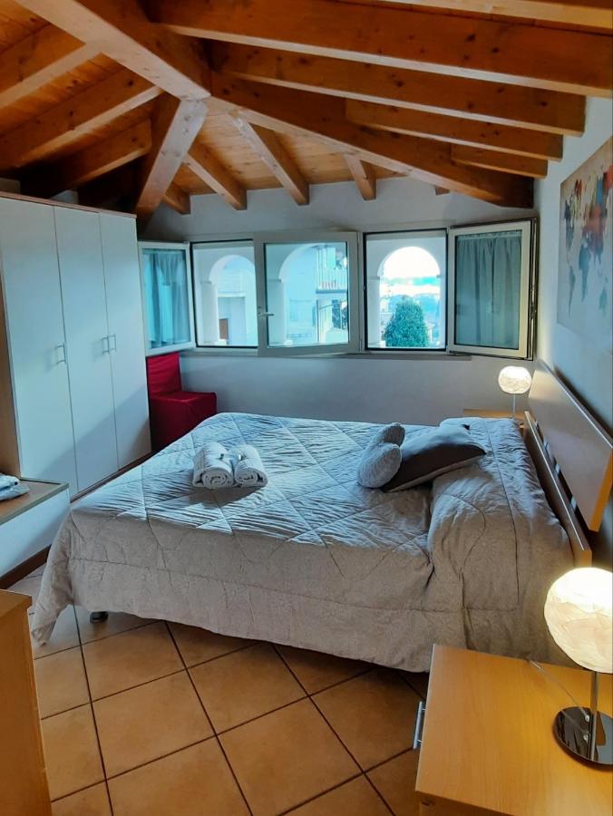 B&B Desenzano del Garda - Appartamenti Esmera - Bed and Breakfast Desenzano del Garda