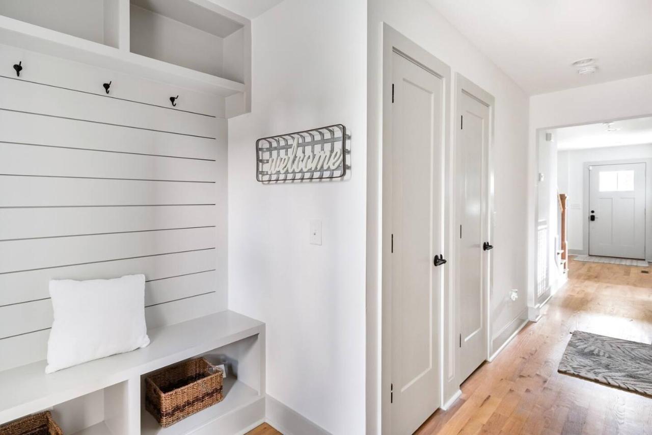 Brand New Luxury Home near Downtown - B&B