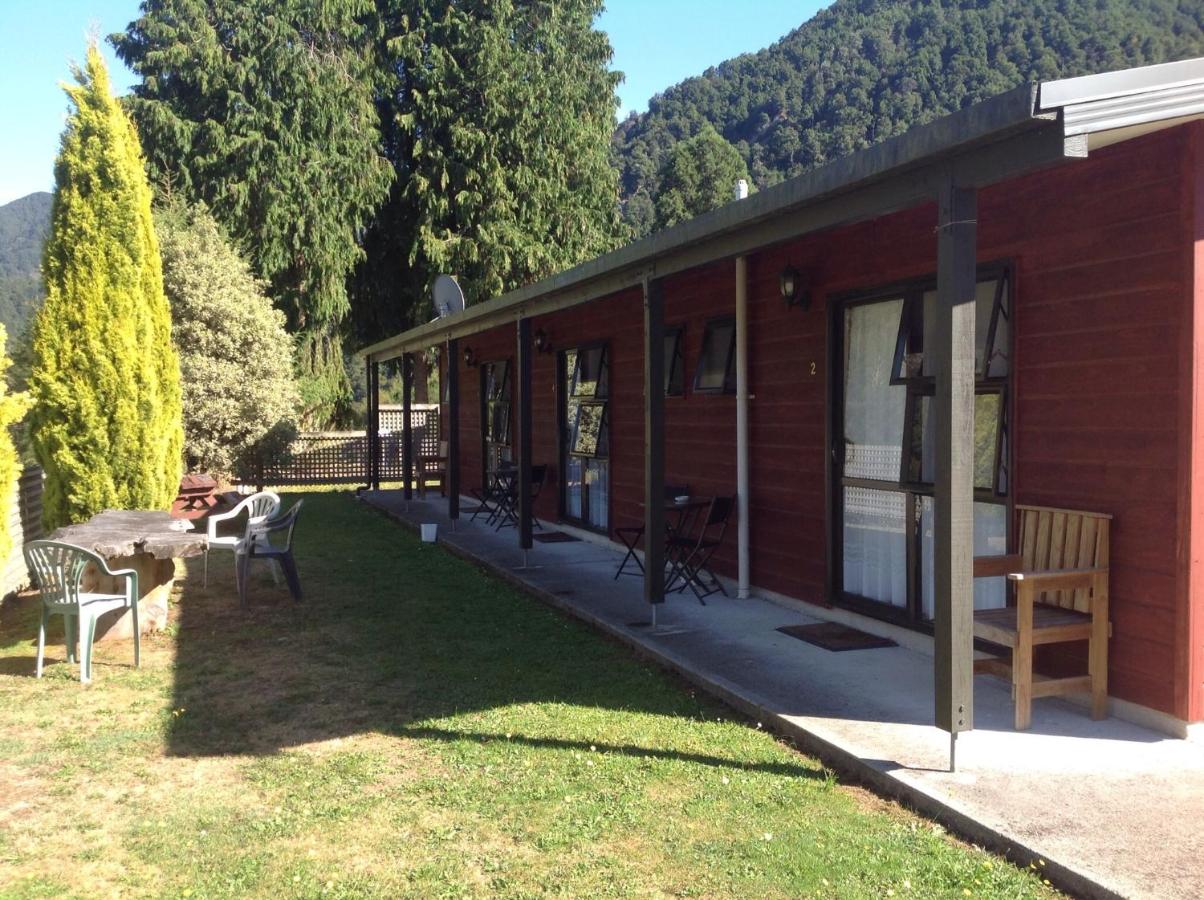 Owen River Tavern & Motels - B&B Owen River