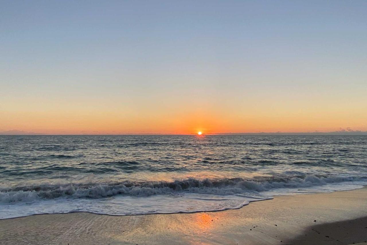 Direct Beach Access and View Satellite Beach Condo! - Chambres d’hôtes