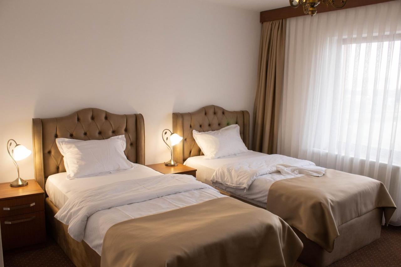 Zweibettzimmer mit Zustellbett