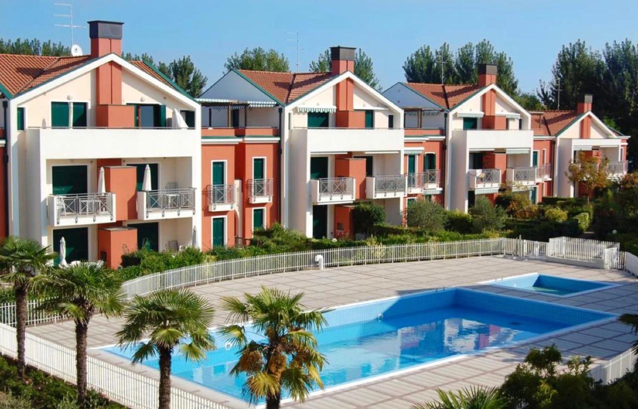 Residence Ca D'Oro con piscina Cavallino - Carraro Immobilare - Family Apartments - B&B Cavallino-Treporti