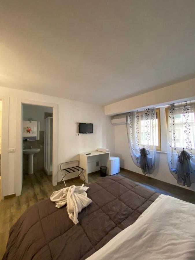 Deluxe Room (2 Adults + 1 Child)