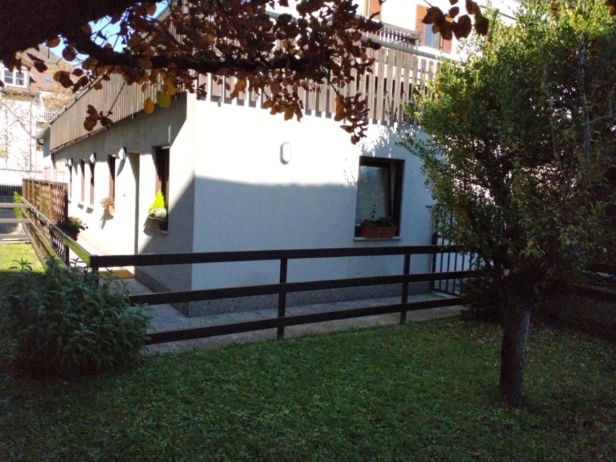 Peters Guest House - B&B