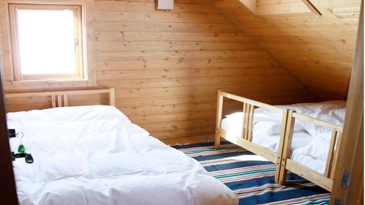 Dreibettzimmer mit Bergblick