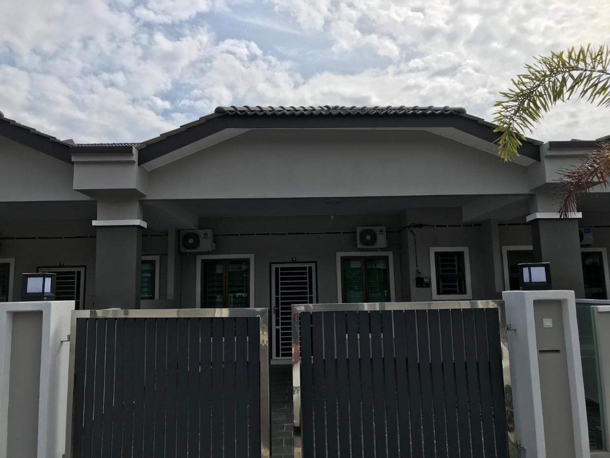 75 Cozy Home - Homestay Kluang (Gated and Guarded, Northern European Interior) - Ferienwohnung