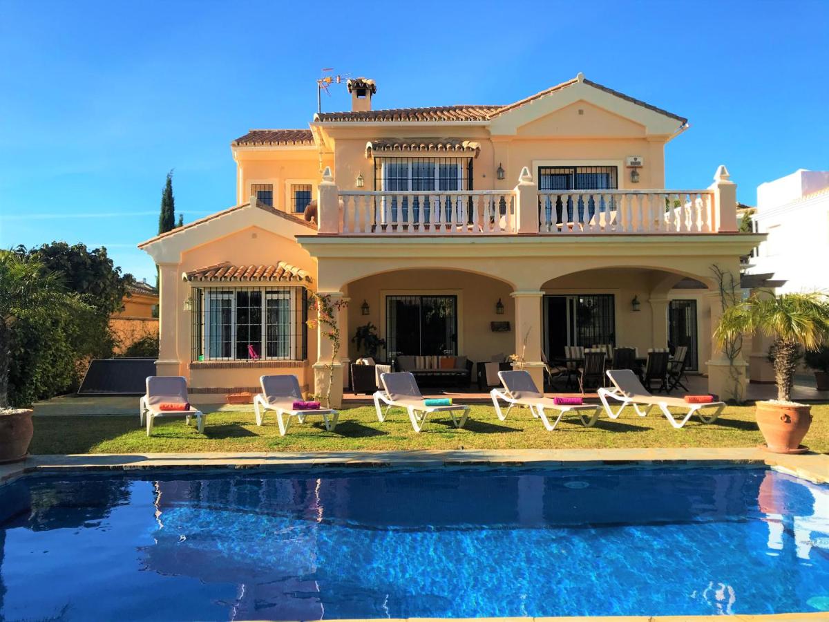 B&B Estepona - Villa Majestic - Bed and Breakfast Estepona