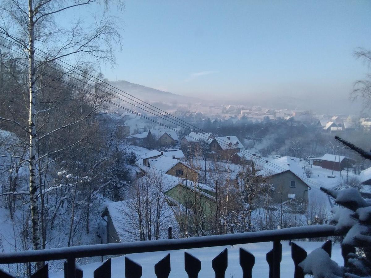 Zimmer mit Kingsize-Bett und Bergblick