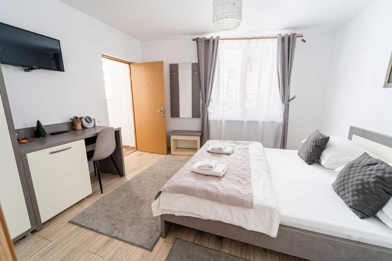 Casa Bucegi Busteni - Bed and Breakfast Buşteni