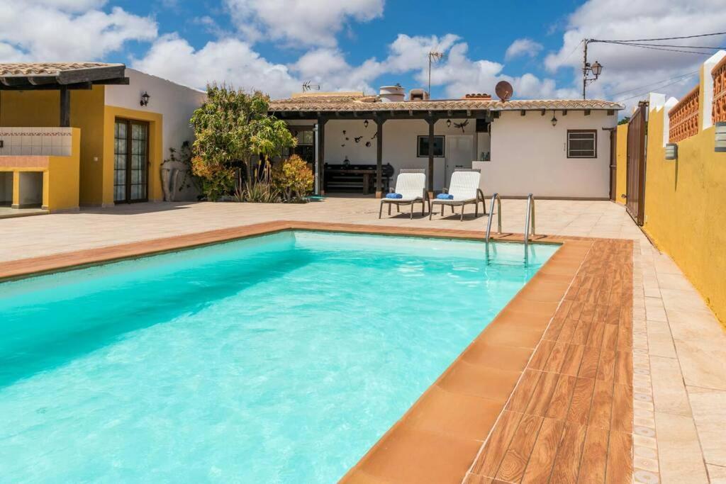 Casa rural con piscina privada Manitaga. - Ferienwohnung