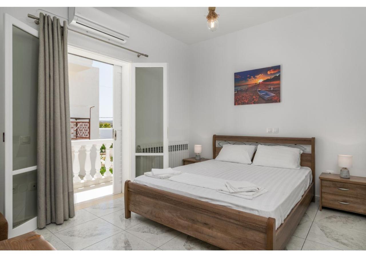 Soto's Comfort House - Bed and Breakfast Adámas