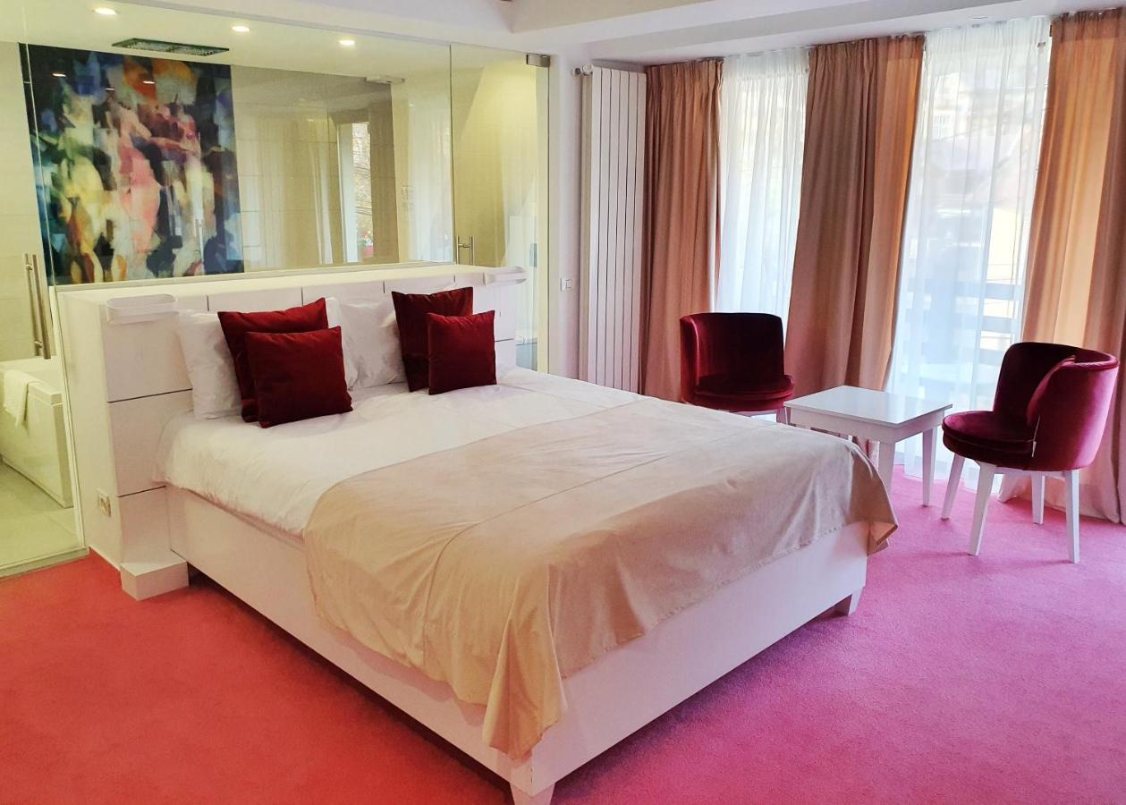 Queen Room with Spa Bath