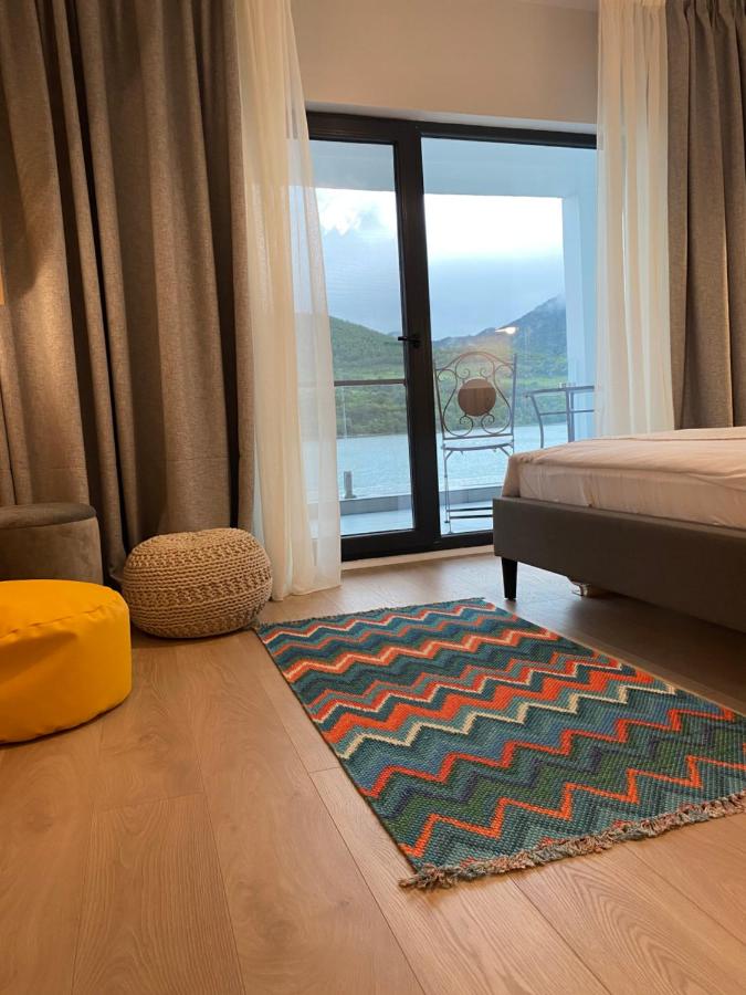 Zimmer mit Queensize-Bett und Balkon